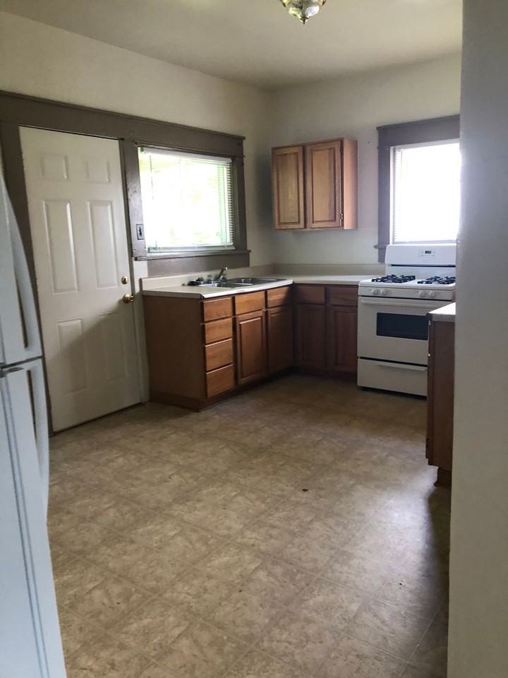 415 N Lincoln St - Photo 5 of 11