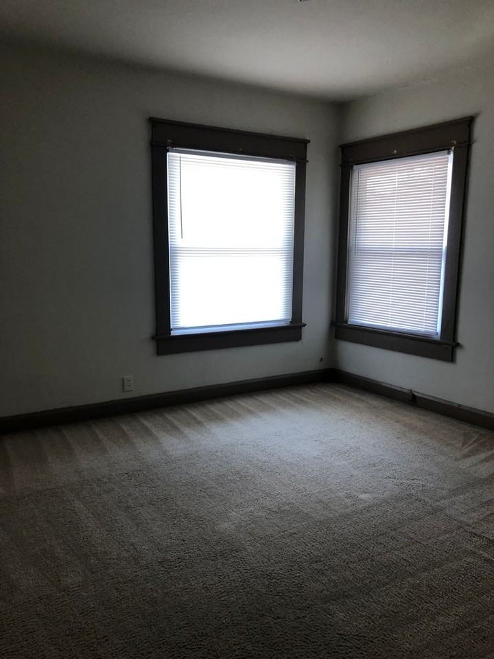 415 N Lincoln St - Photo 6 of 11