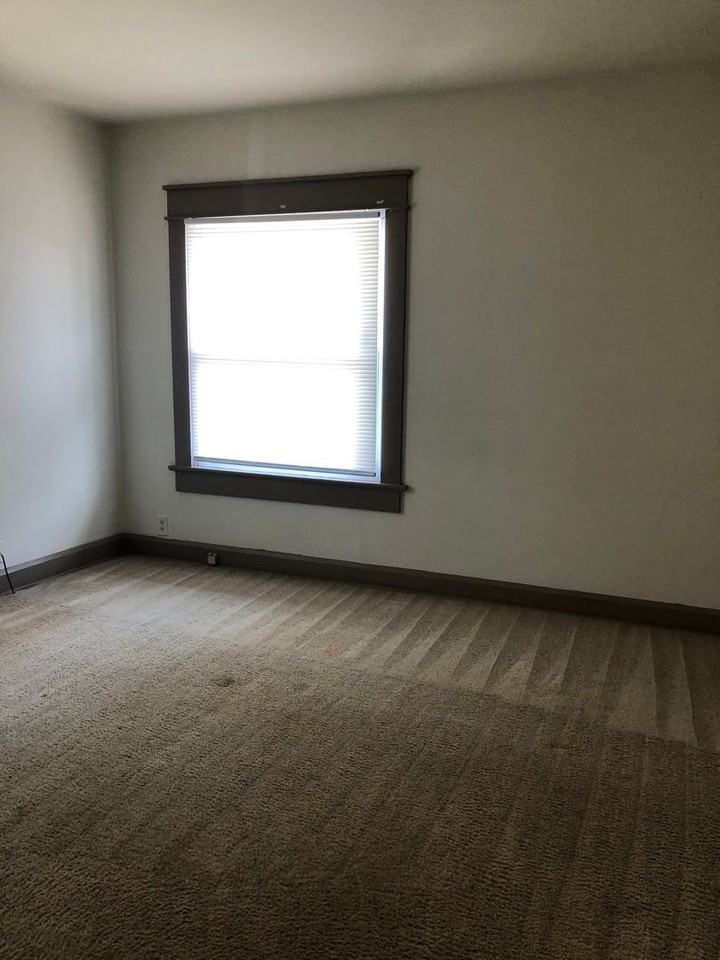 415 N Lincoln St - Photo 7 of 11