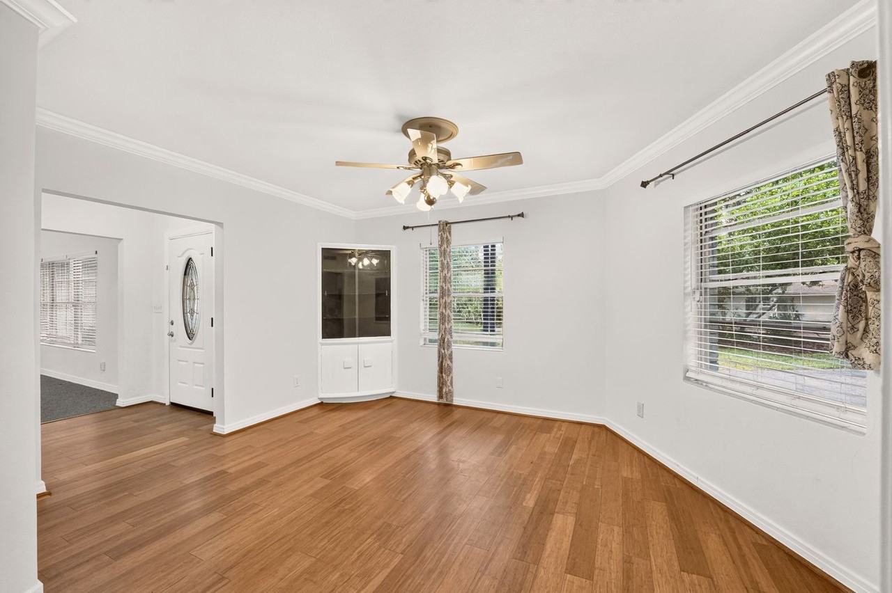 2110 Nw 3rd Pl - Photo 5 of 35