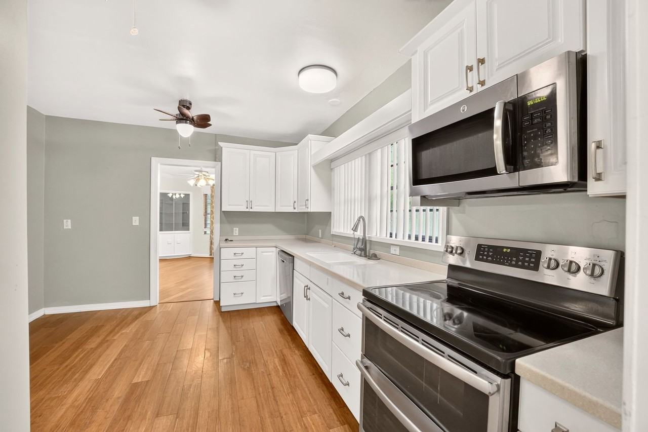 2110 Nw 3rd Pl - Photo 6 of 35