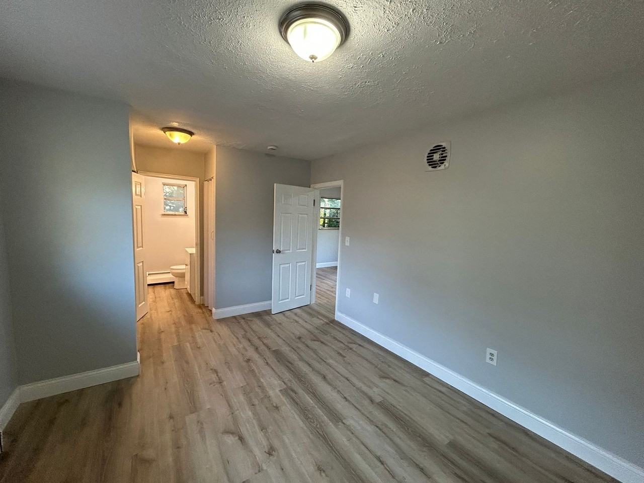 1934 Grand Ave - Photo 4 of 7