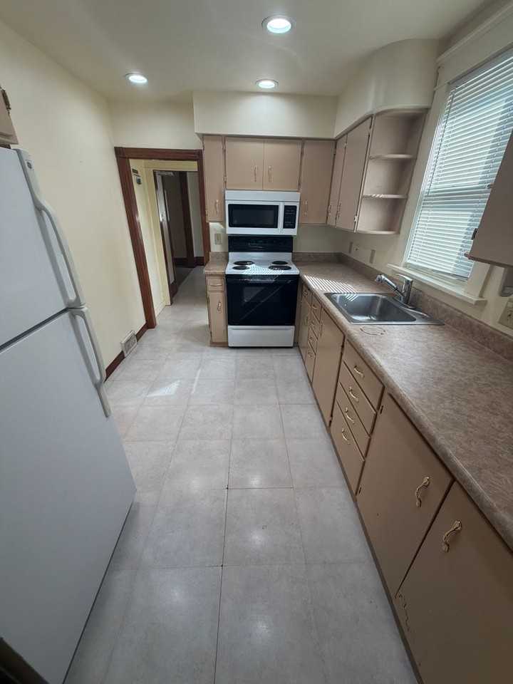 205 N 2nd St - Photo 2 of 25