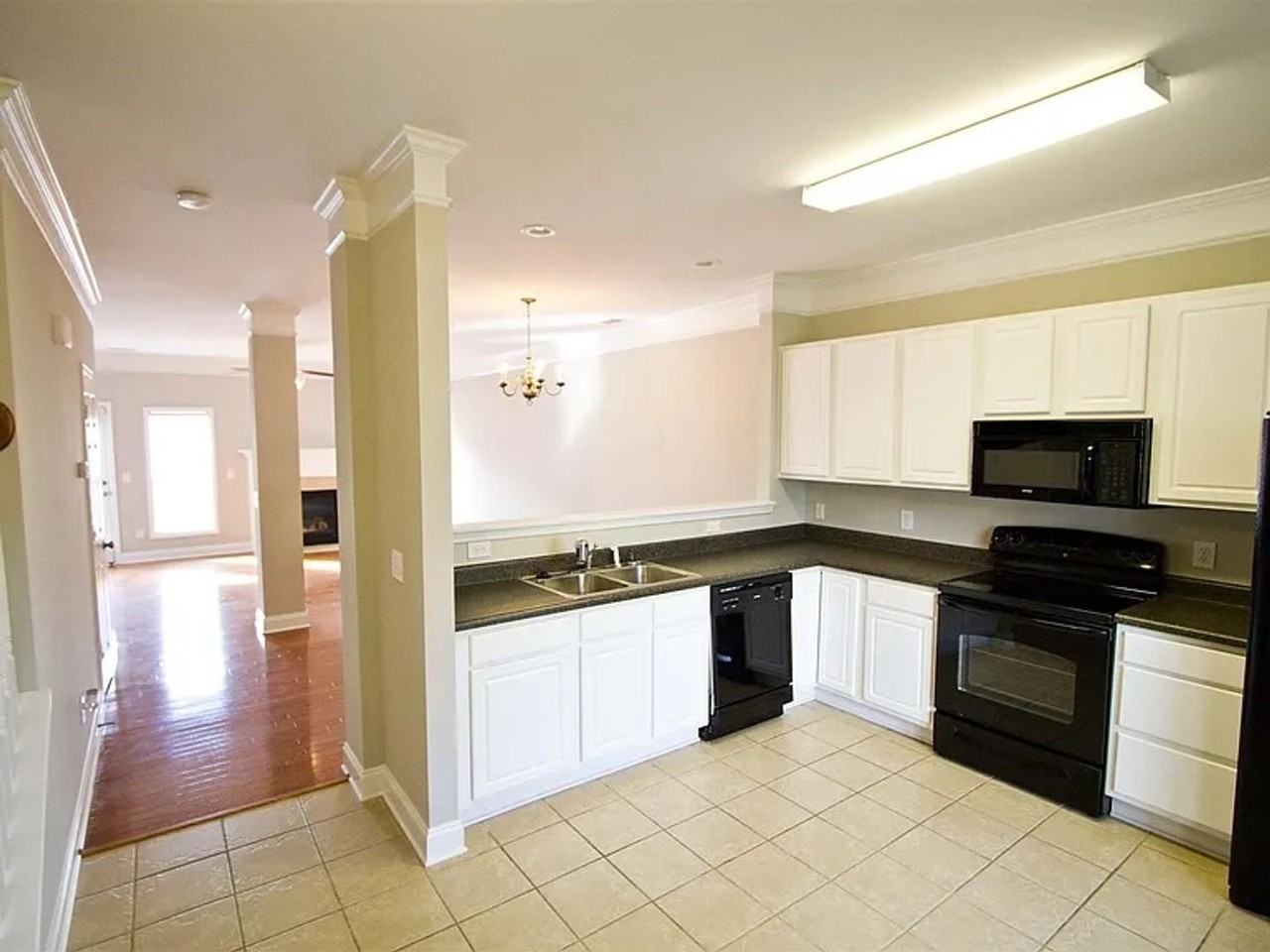 811 Forest Park Rd - Photo 5 of 11