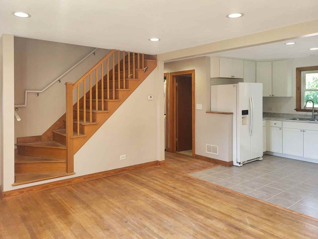 122 N Baker St - Photo 3 of 22