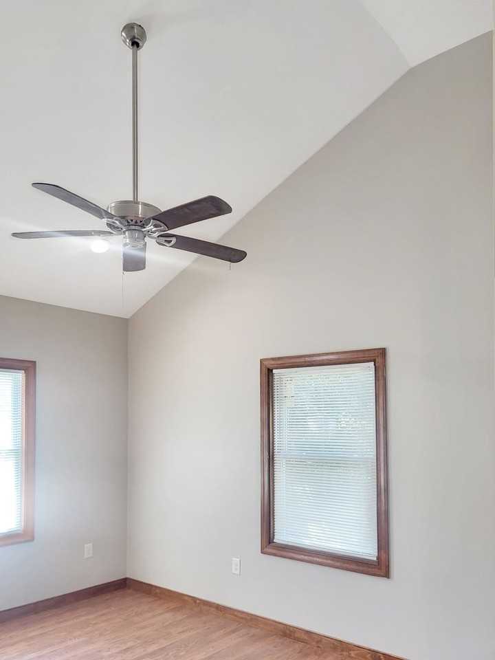 122 N Baker St - Photo 7 of 22