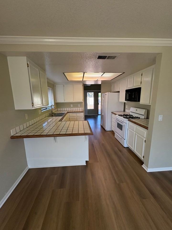 25408 Pistache Ct - Photo 4 of 15