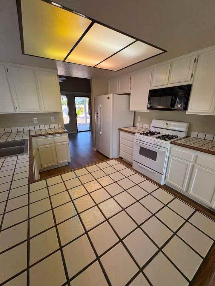 25408 Pistache Ct - Photo 5 of 15