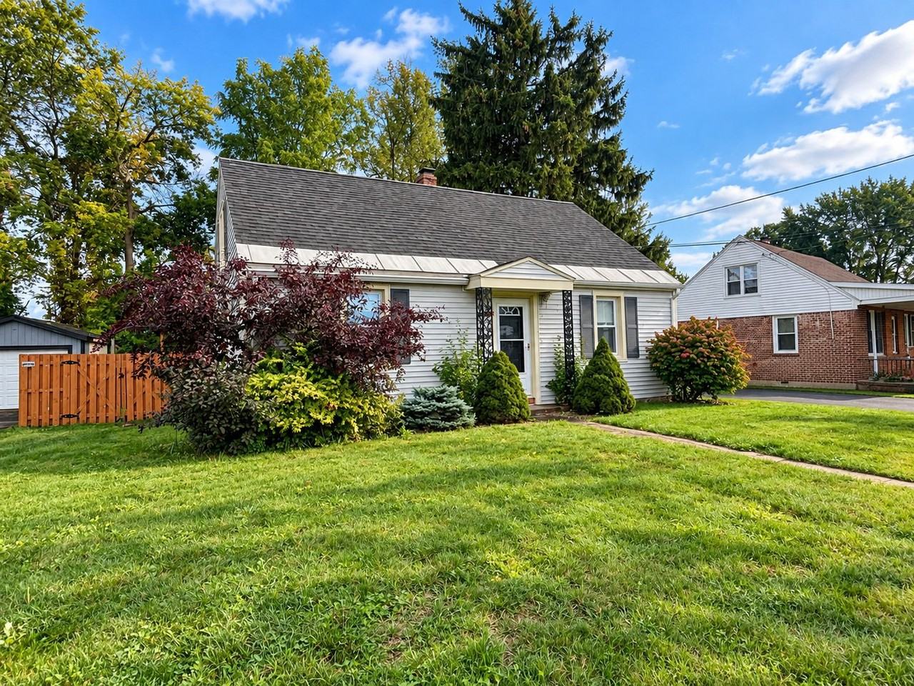 315 Oakwood St - Photo 2 of 28