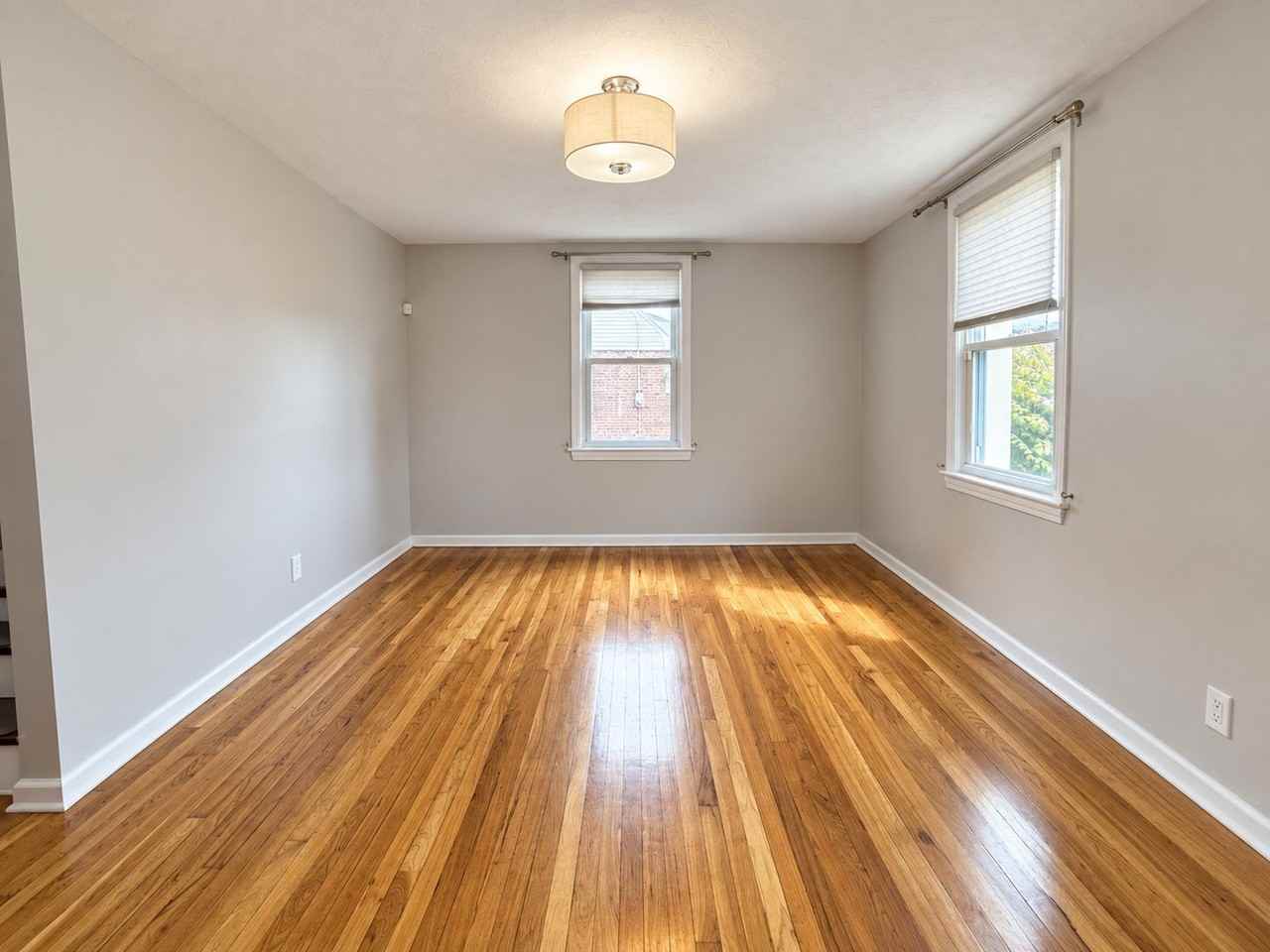 315 Oakwood St - Photo 4 of 28