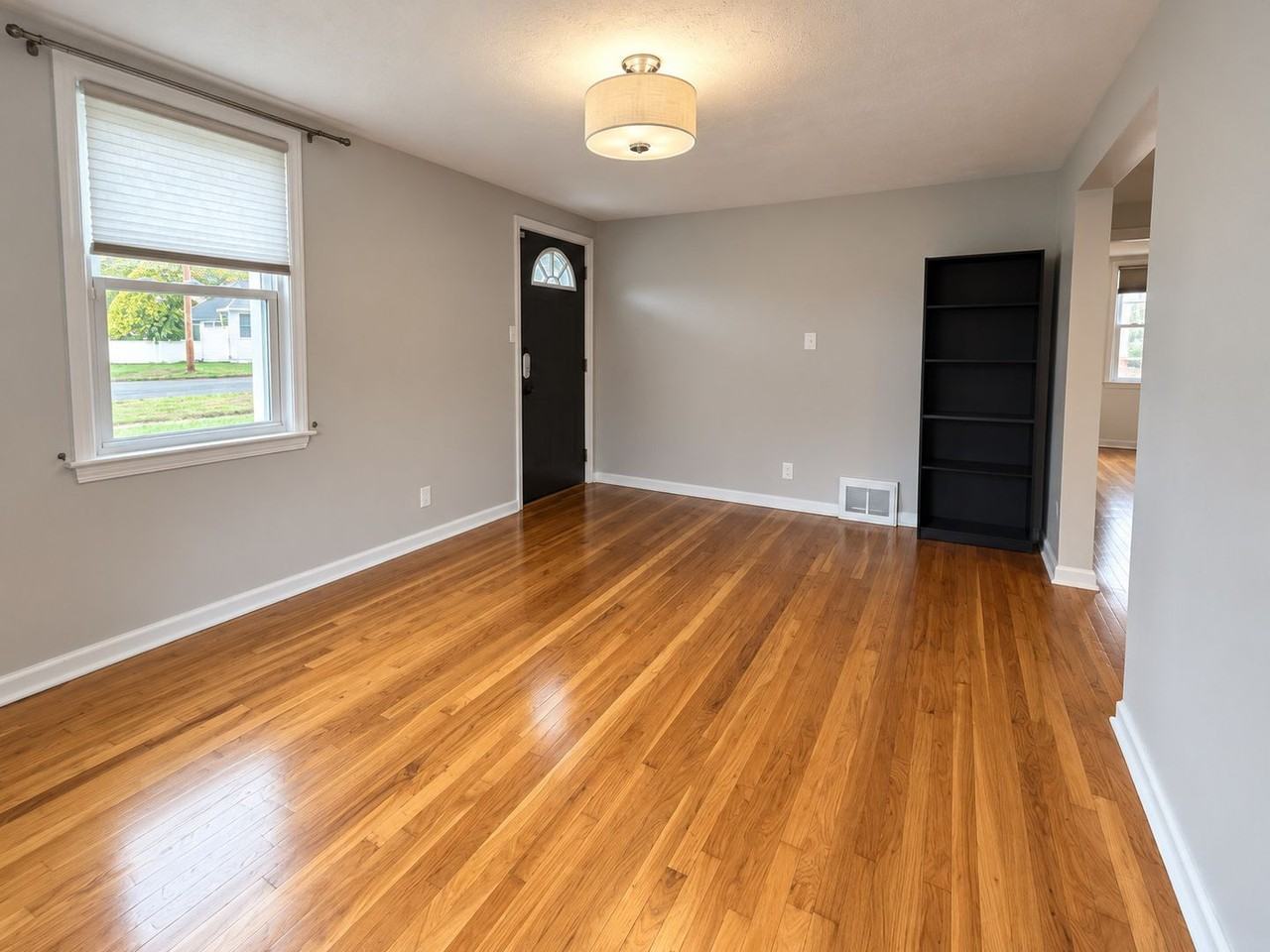 315 Oakwood St - Photo 5 of 28