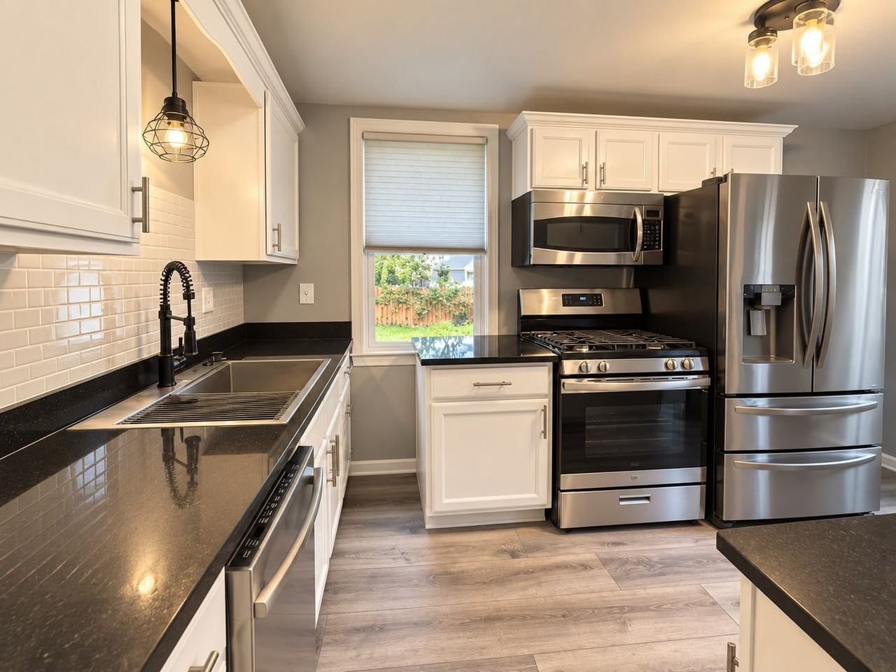 315 Oakwood St - Photo 6 of 28
