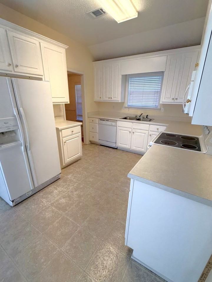 6605 Hibiscus Ln - Photo 2 of 18