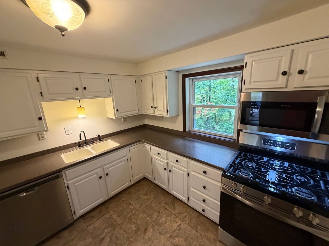 92 Valade St - Photo 5 of 15