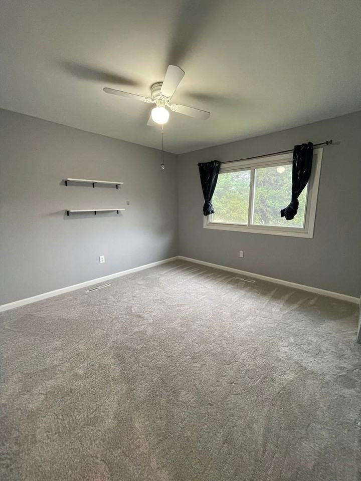 1541 Hudson Ave - Photo 4 of 39