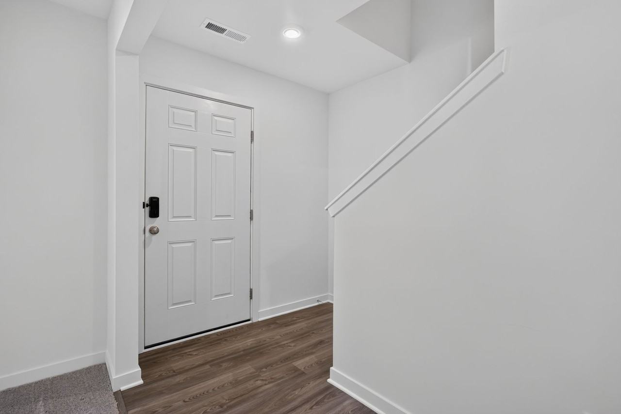 914 Waterworks Rd - Photo 4 of 32