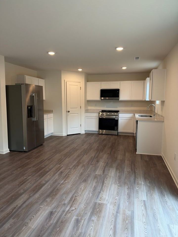 914 Waterworks Rd - Photo 5 of 32