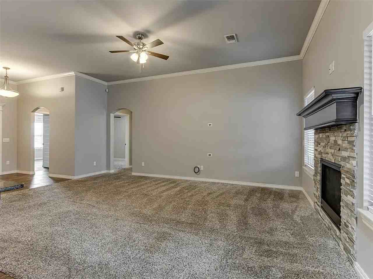 10017 Nw 141st St - Photo 5 of 31