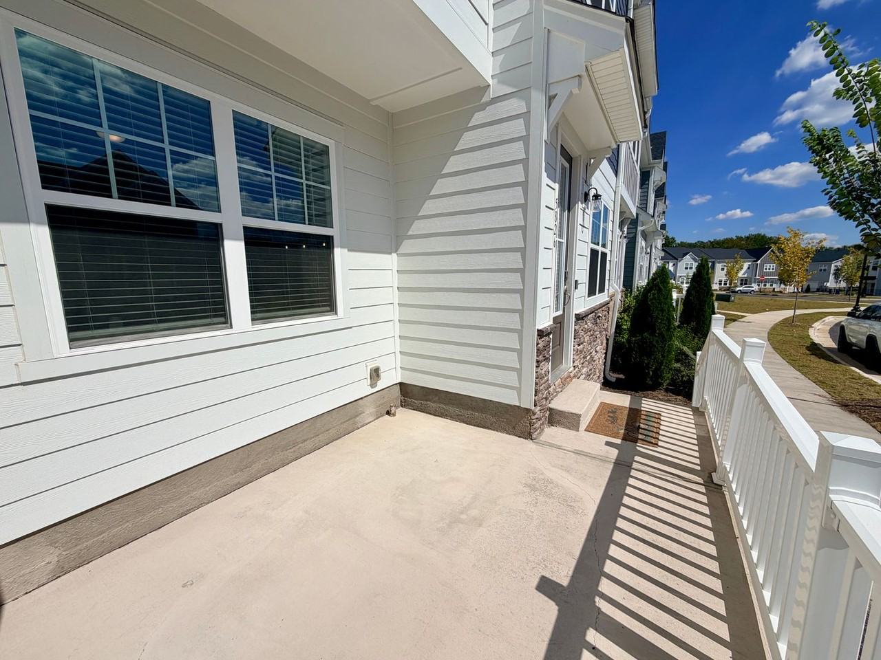 5826 Strathmore Ct - Photo 3 of 32