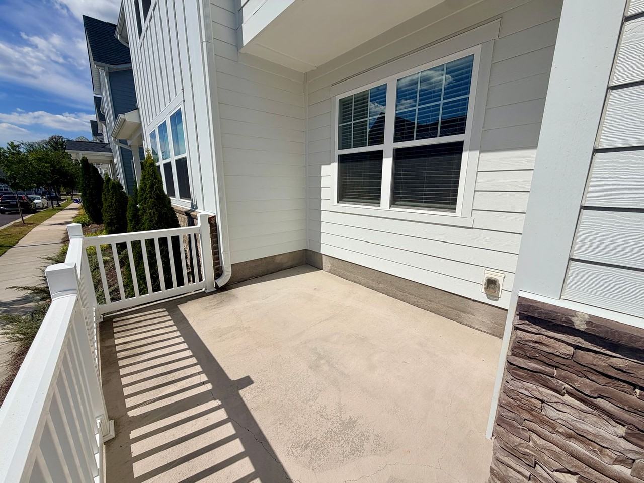 5826 Strathmore Ct - Photo 4 of 32