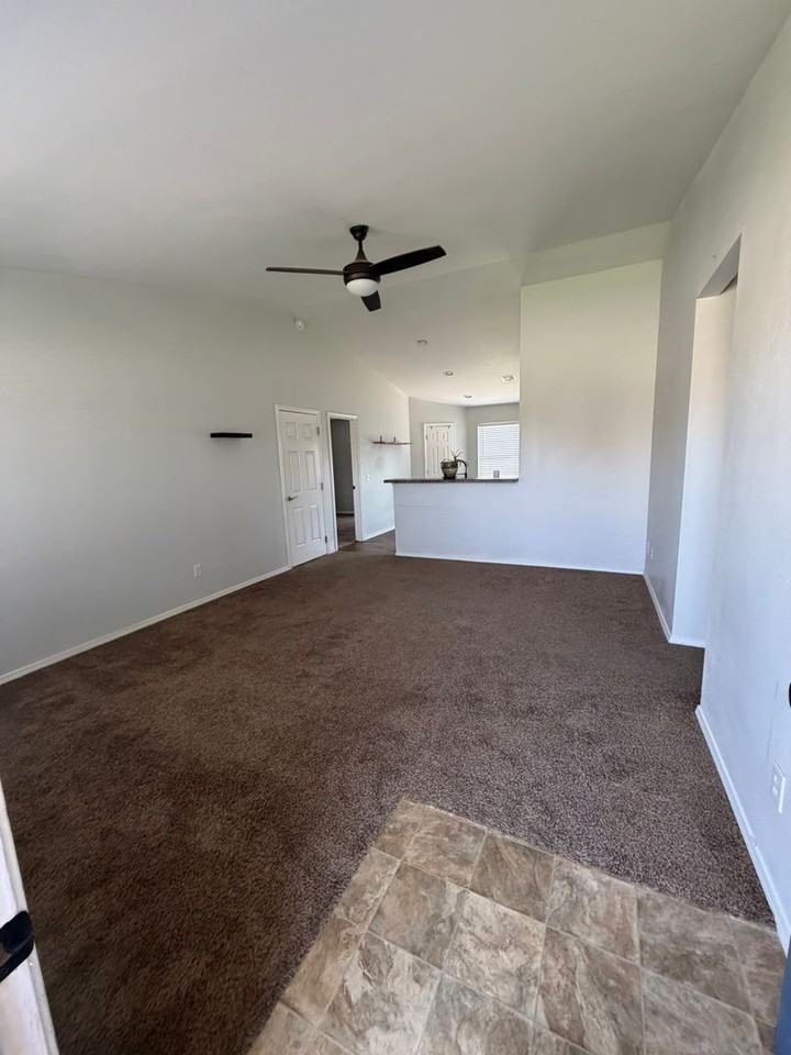 517 S Seminole St - Photo 2 of 11