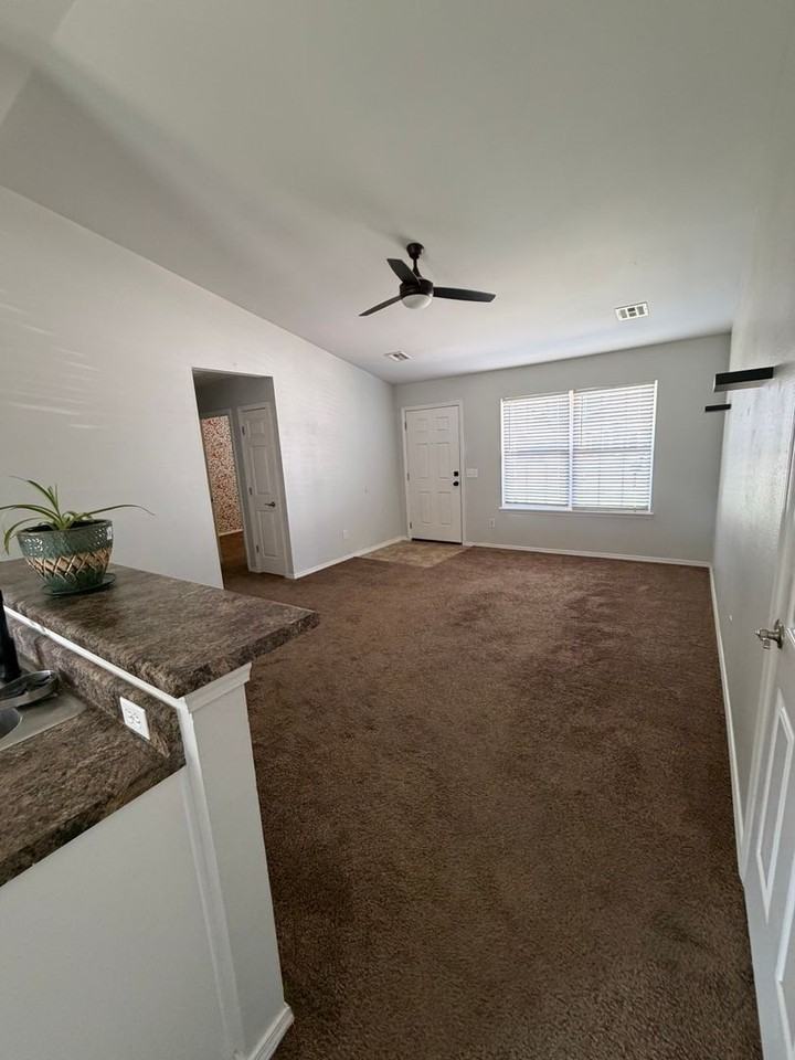 517 S Seminole St - Photo 3 of 11