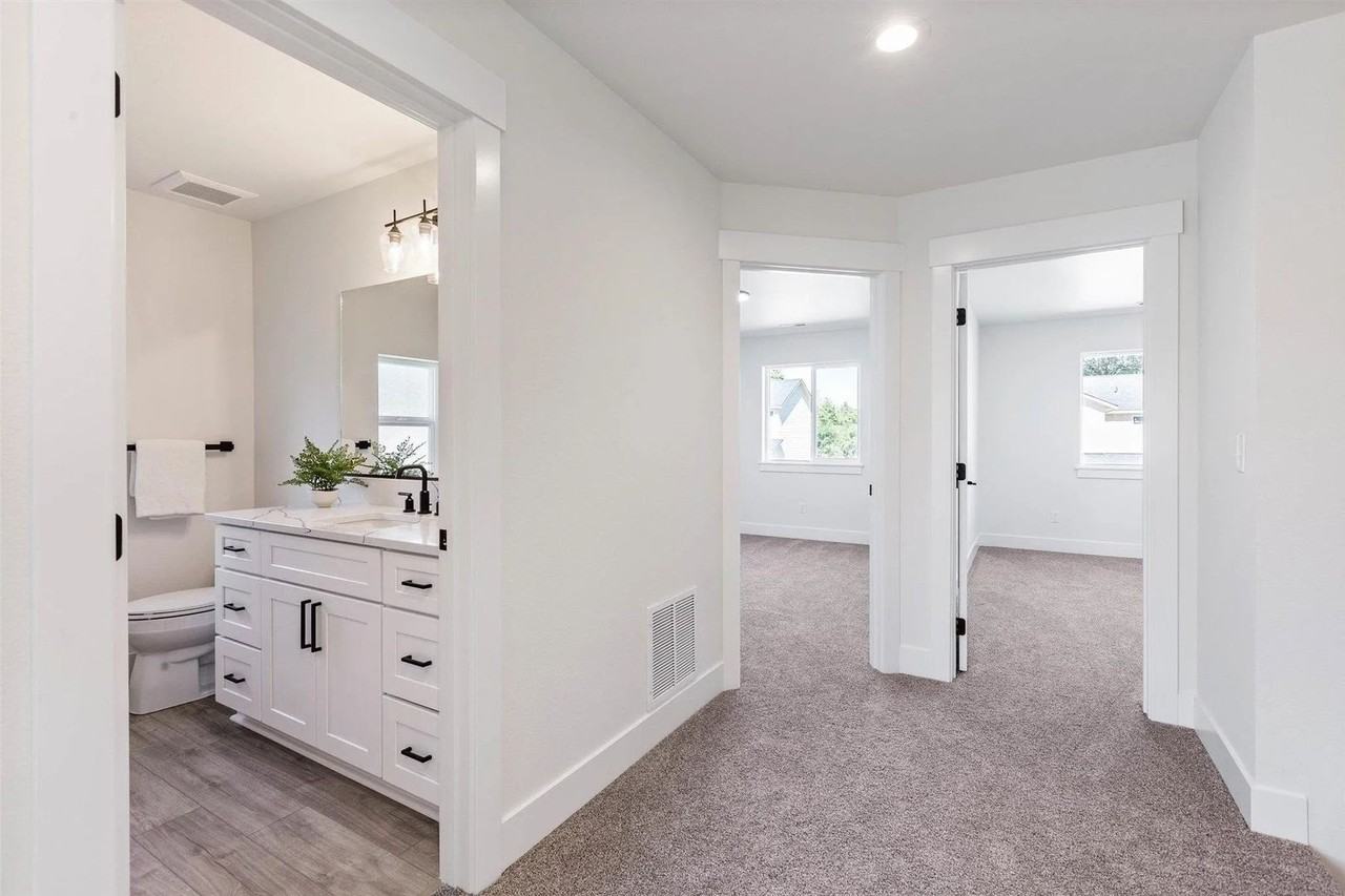 1217 N Walnut Ln - Photo 4 of 10