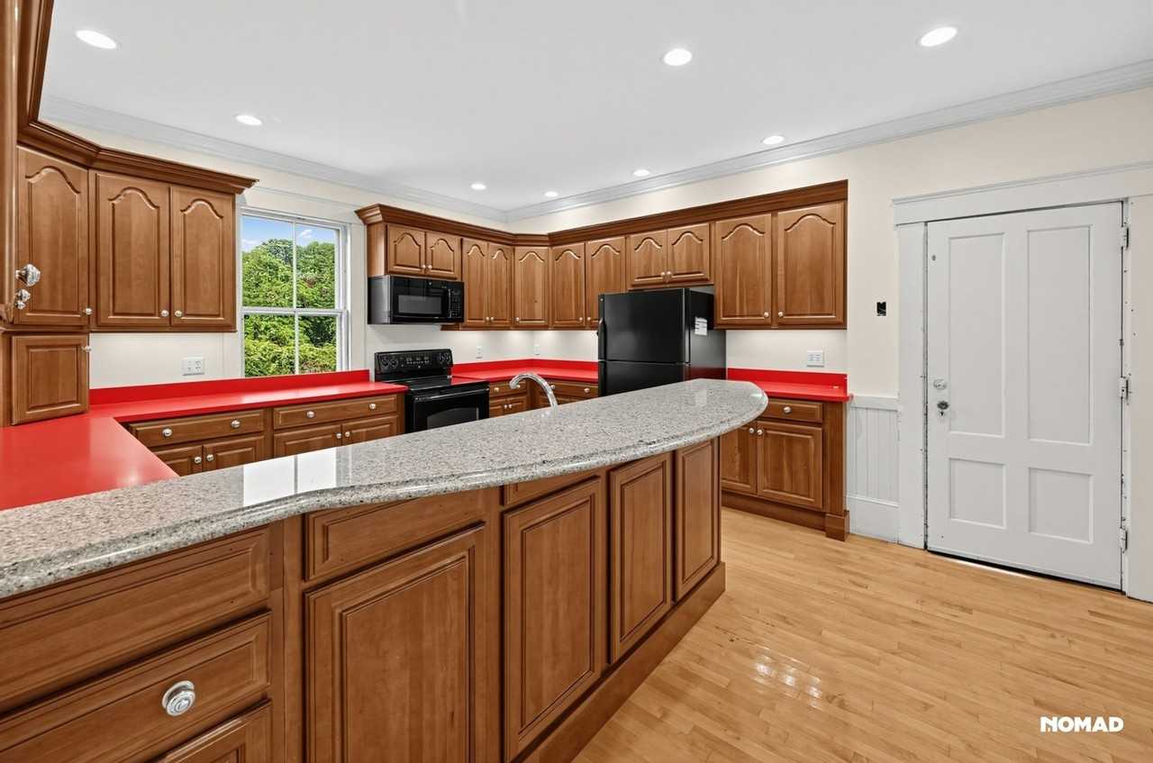 267 Pearl Hill Rd - Photo 3 of 28