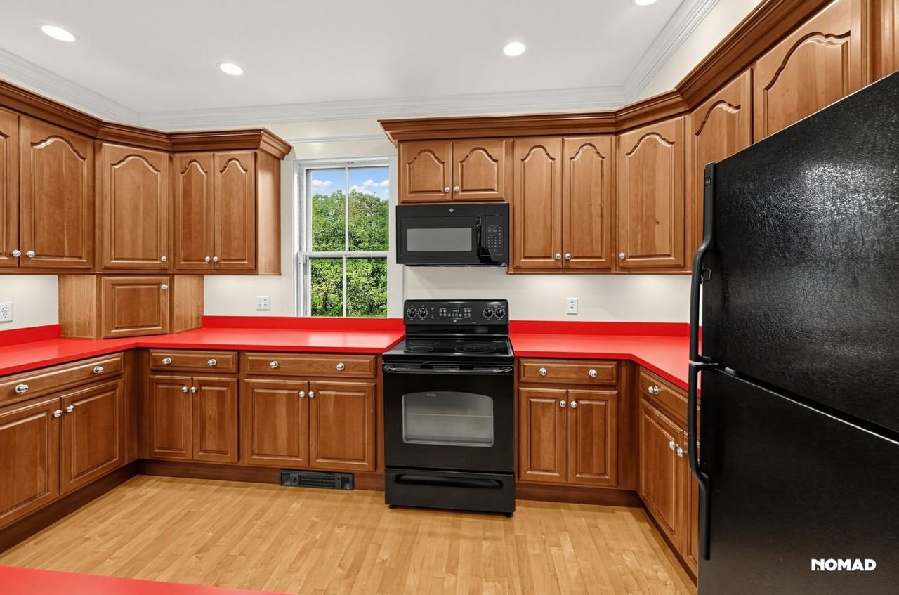 267 Pearl Hill Rd - Photo 4 of 28