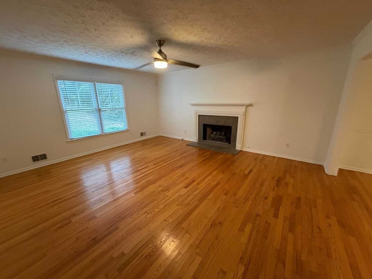 190 Timber Oak Cv - Photo 3 of 33