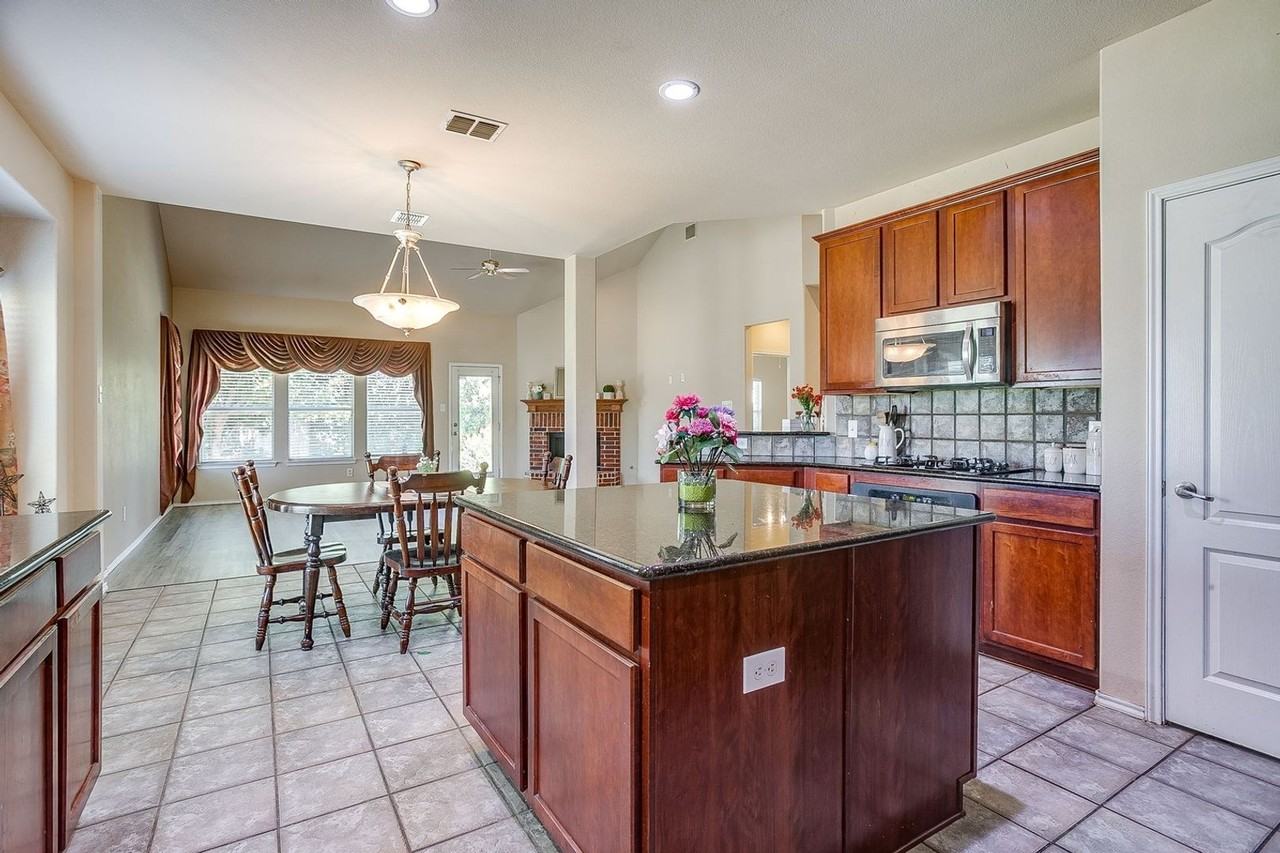 7004 Alcala - Photo 4 of 40