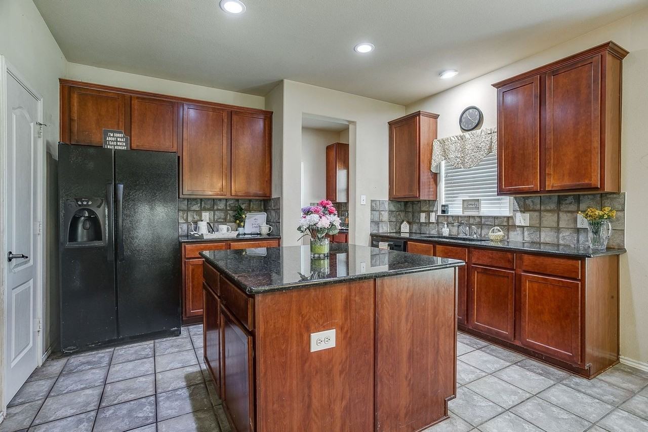 7004 Alcala - Photo 2 of 40