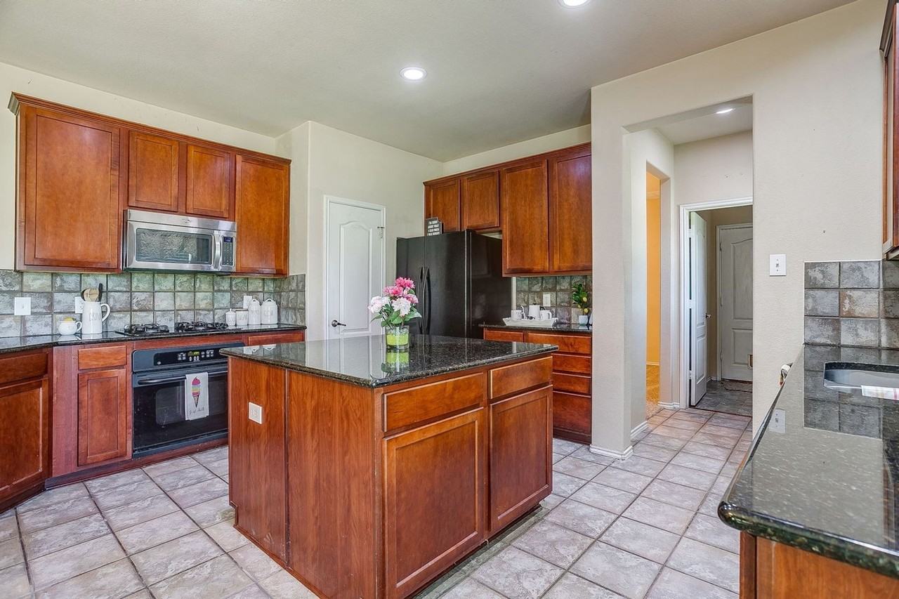 7004 Alcala - Photo 3 of 40