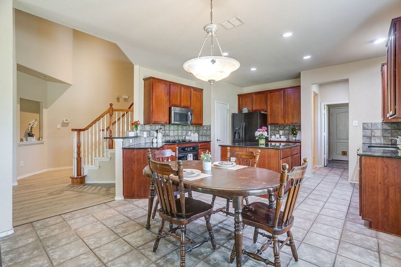 7004 Alcala - Photo 7 of 40