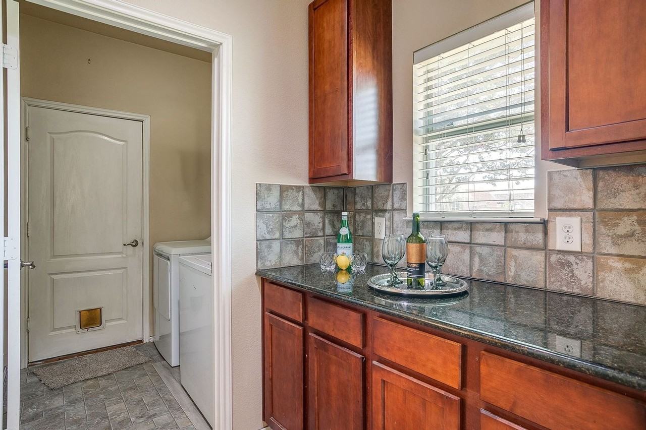7004 Alcala - Photo 6 of 40