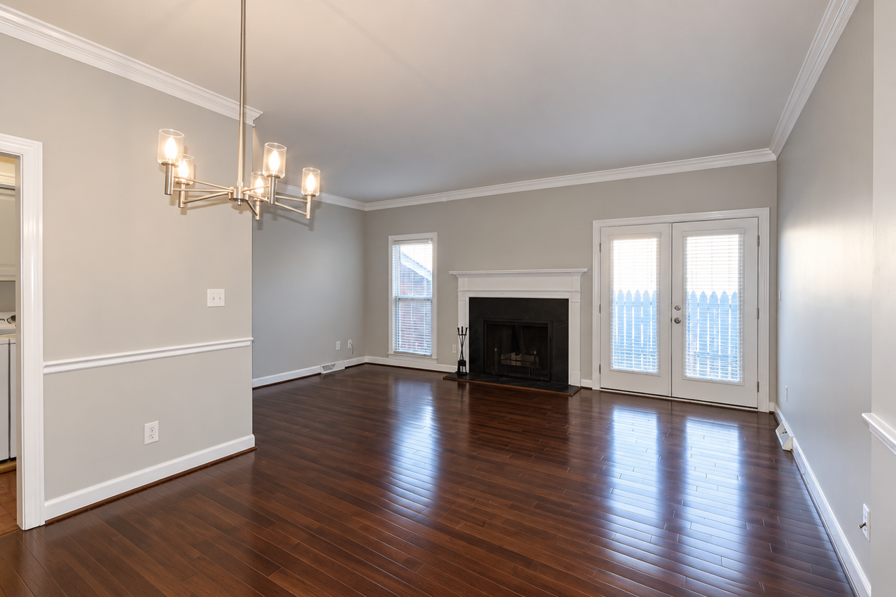 311 E 2nd Ave - Photo 7 of 33