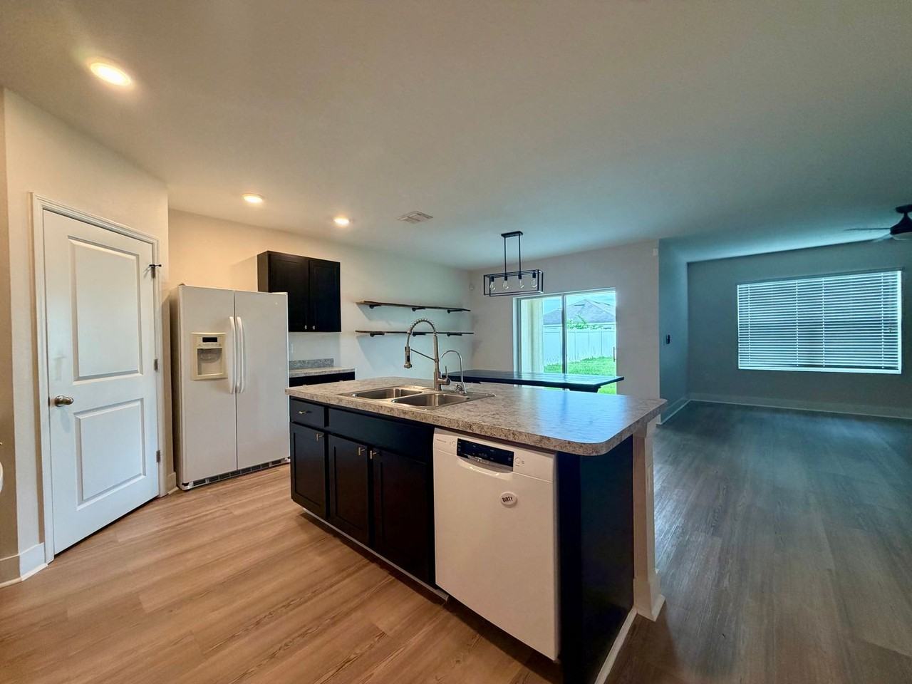 3214 Golden Dewdrop Ln - Photo 7 of 28