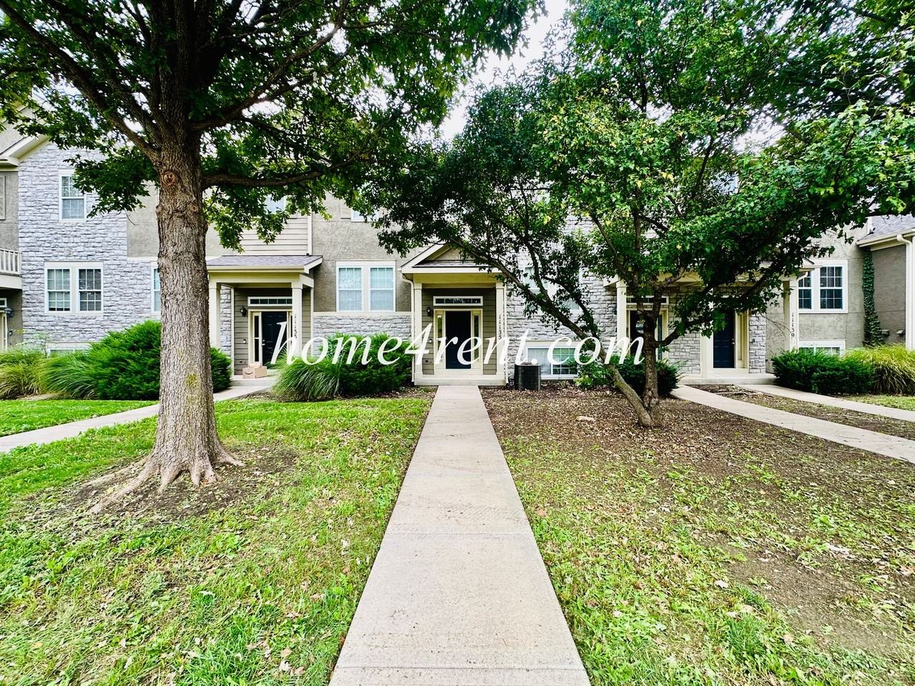 11135 S Woodsonia Dr - Photo 2 of 41