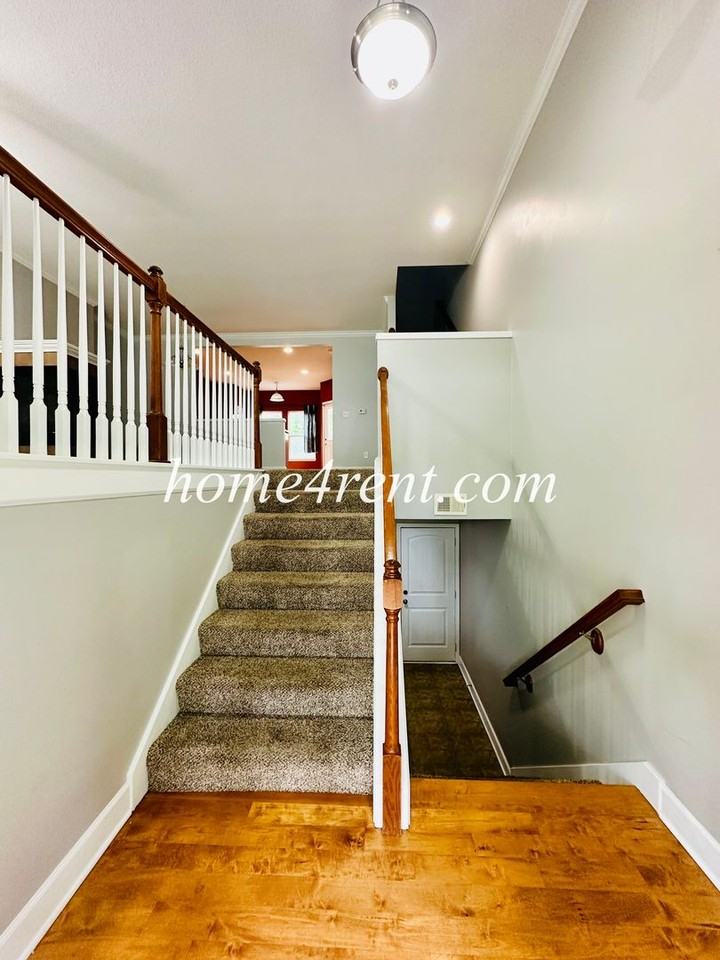 11135 S Woodsonia Dr - Photo 3 of 41