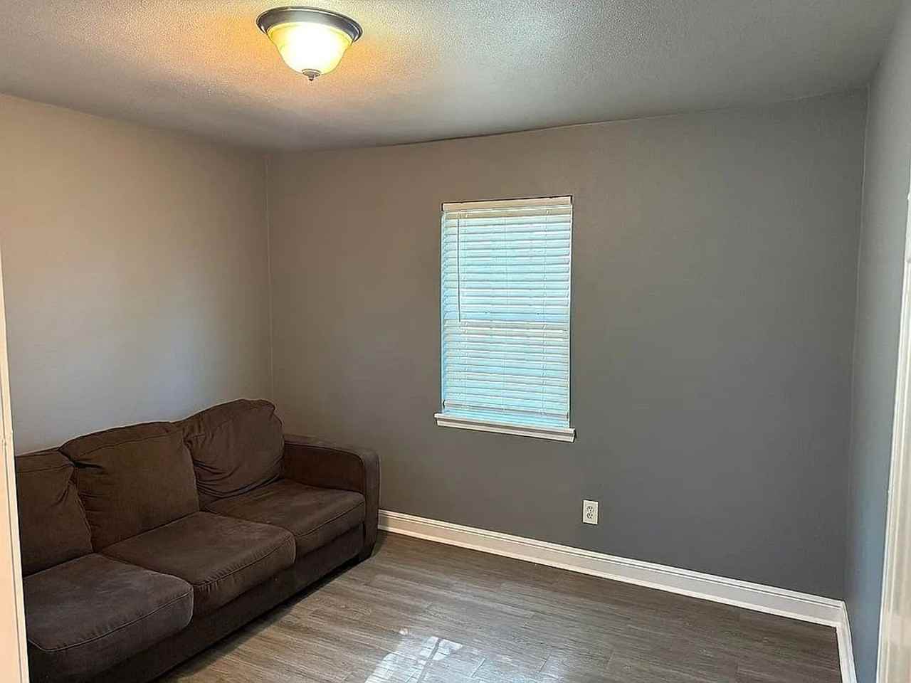 834 Nash St - Photo 4 of 14
