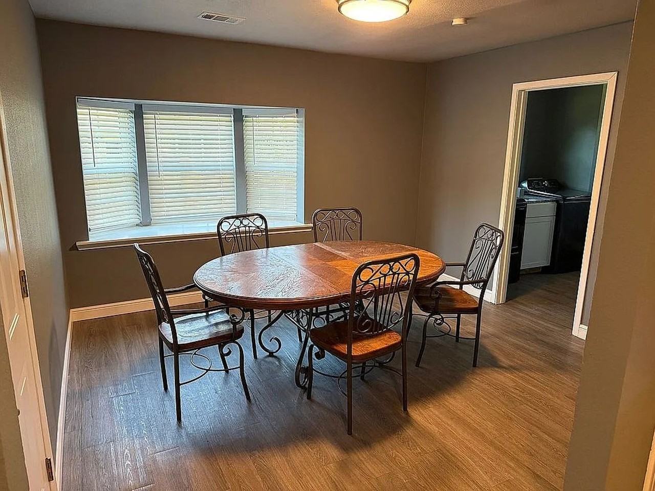 834 Nash St - Photo 6 of 14