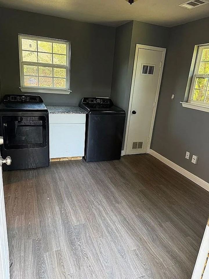 834 Nash St - Photo 7 of 14