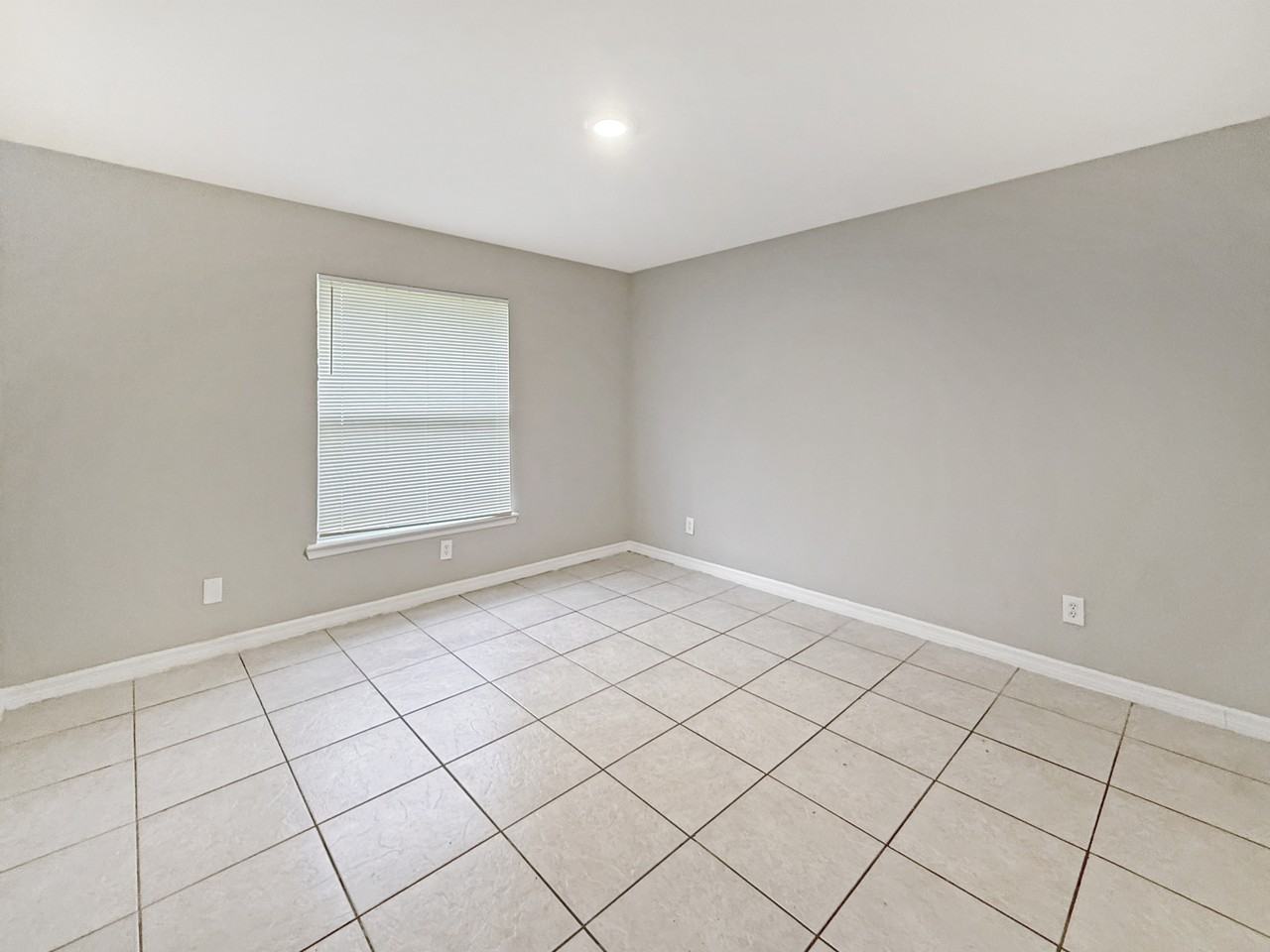 4771 Jordan Avenue South - Photo 6 of 16