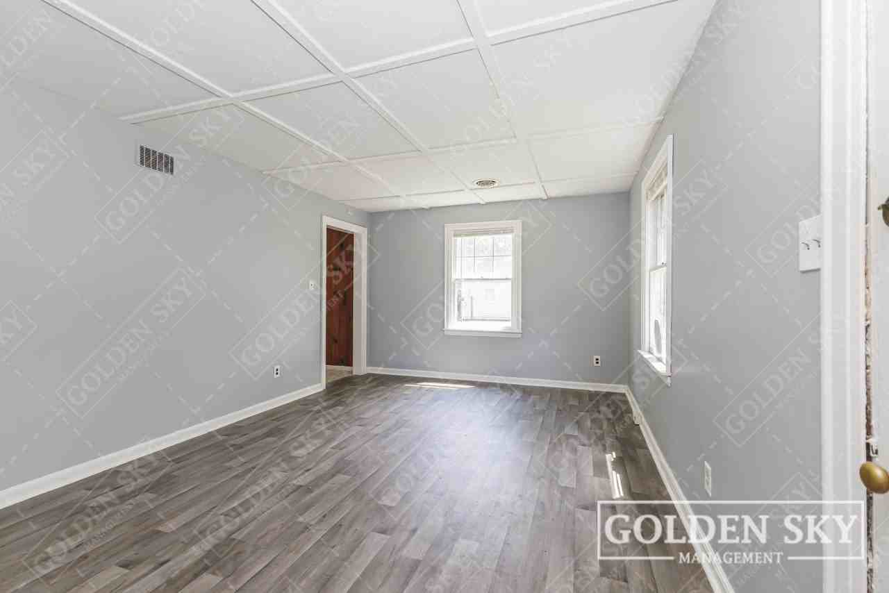 3120 S Monroe St - Photo 3 of 10
