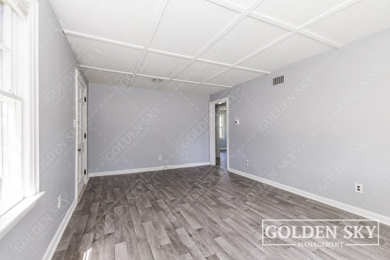 3120 S Monroe St - Photo 4 of 10