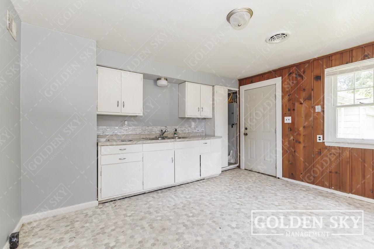 3120 S Monroe St - Photo 5 of 10