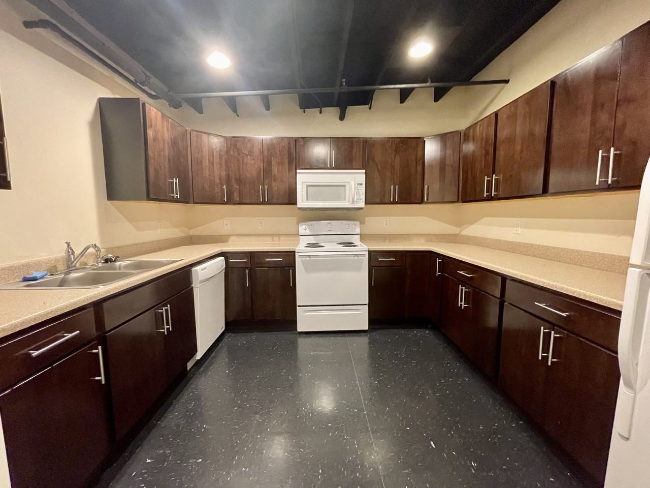 Berglund Flats - Photo 4 of 16