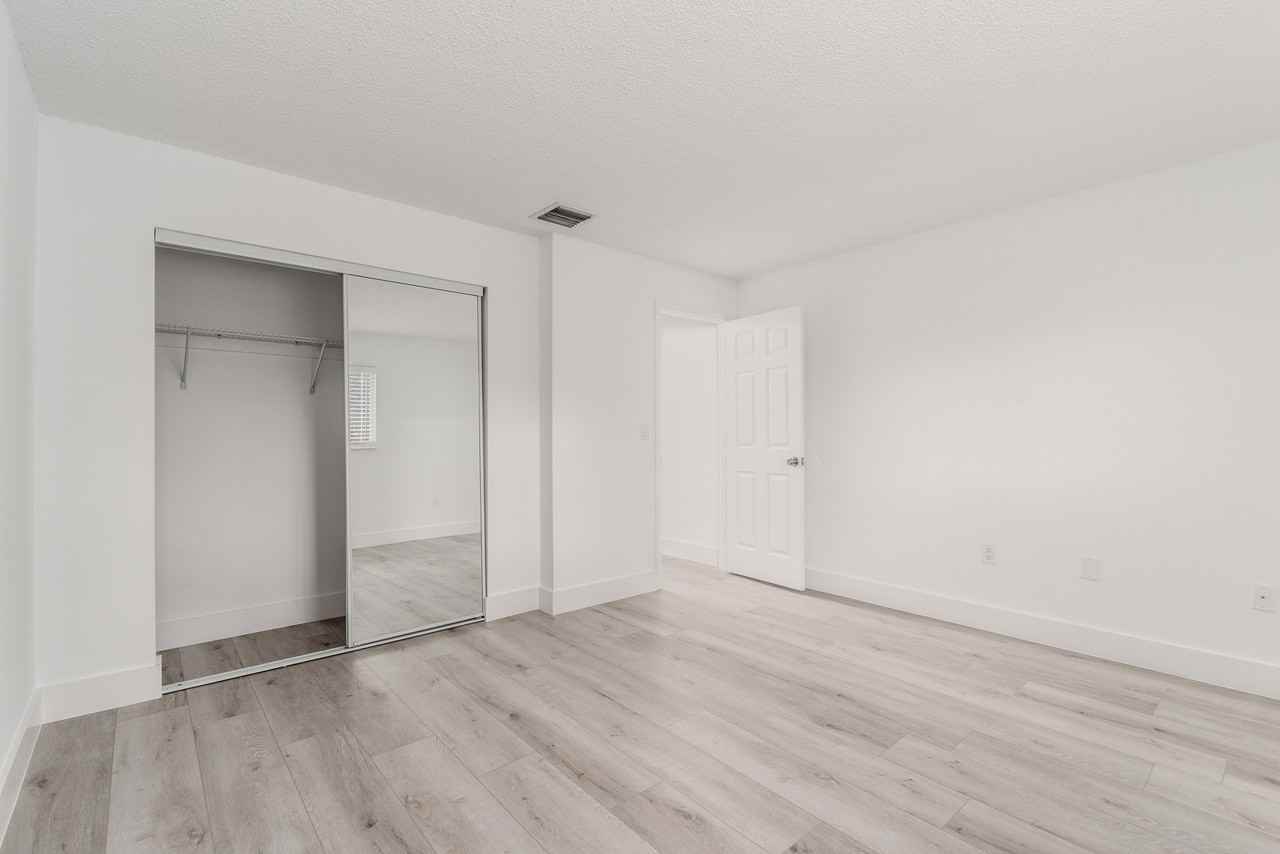 644 Southwest Cleveland Avenue - Photo 5 of 15