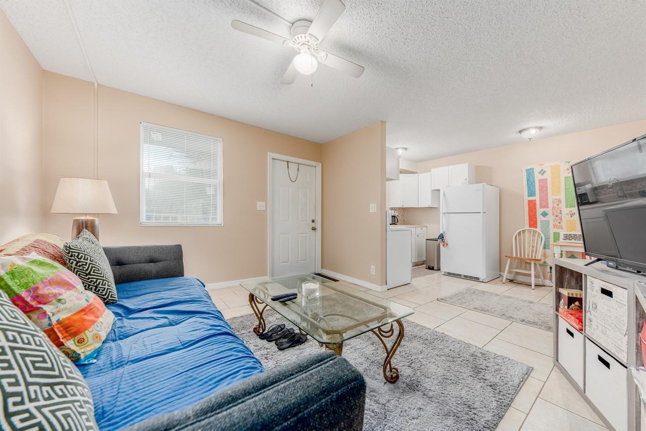 2121 Northeast Park Street - Photo 2 of 16