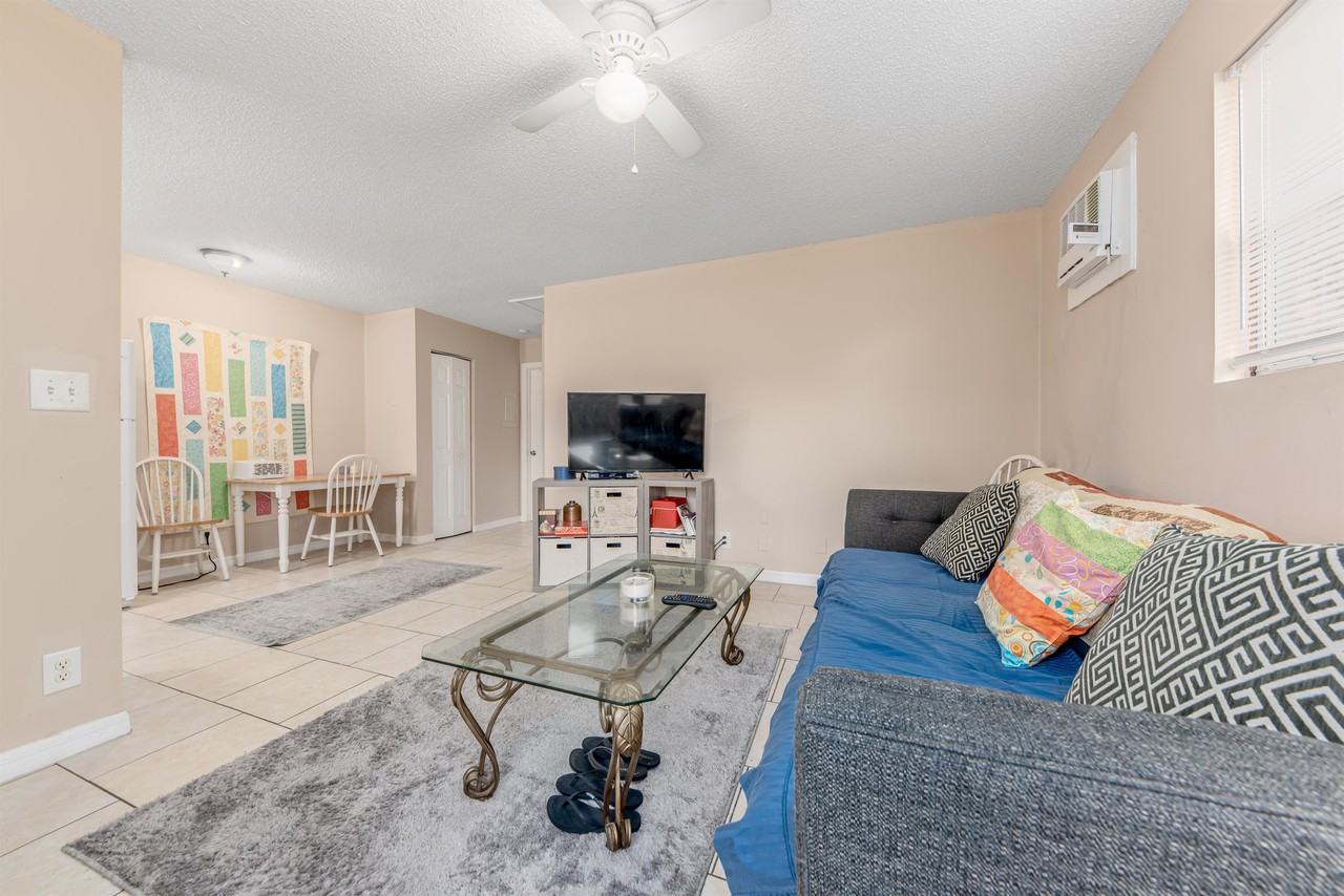 2121 Northeast Park Street - Photo 5 of 16